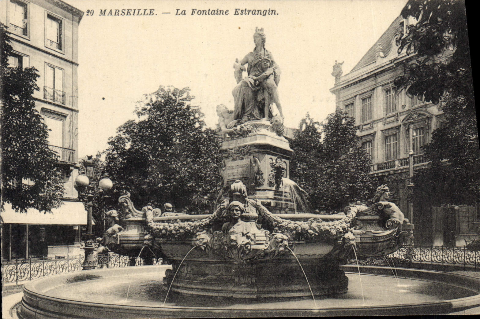 CPA Marseille la fontaine Estrangin 
