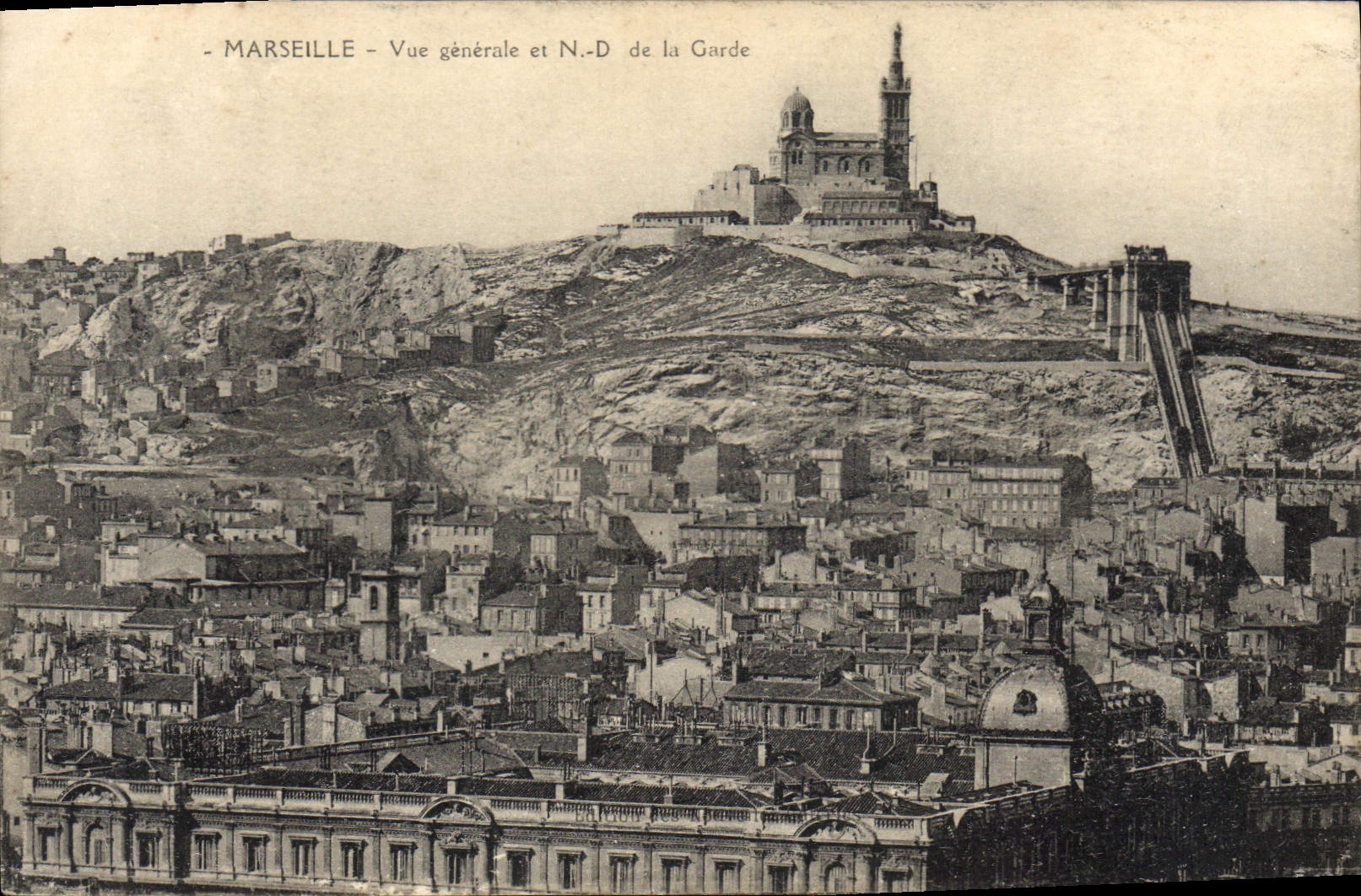 CPA Marseille vue generale et N D de la Garde 