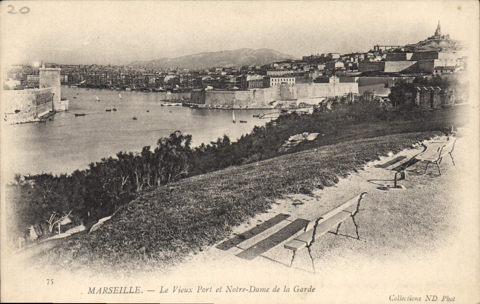CPA Marseille le vieux Port et Notre Dame de la Garde 