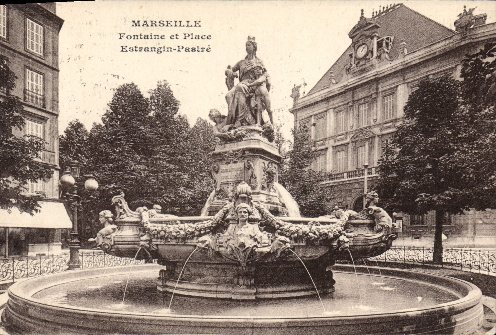 CPA Marseille Fontaine et place Estrangin Pastre
