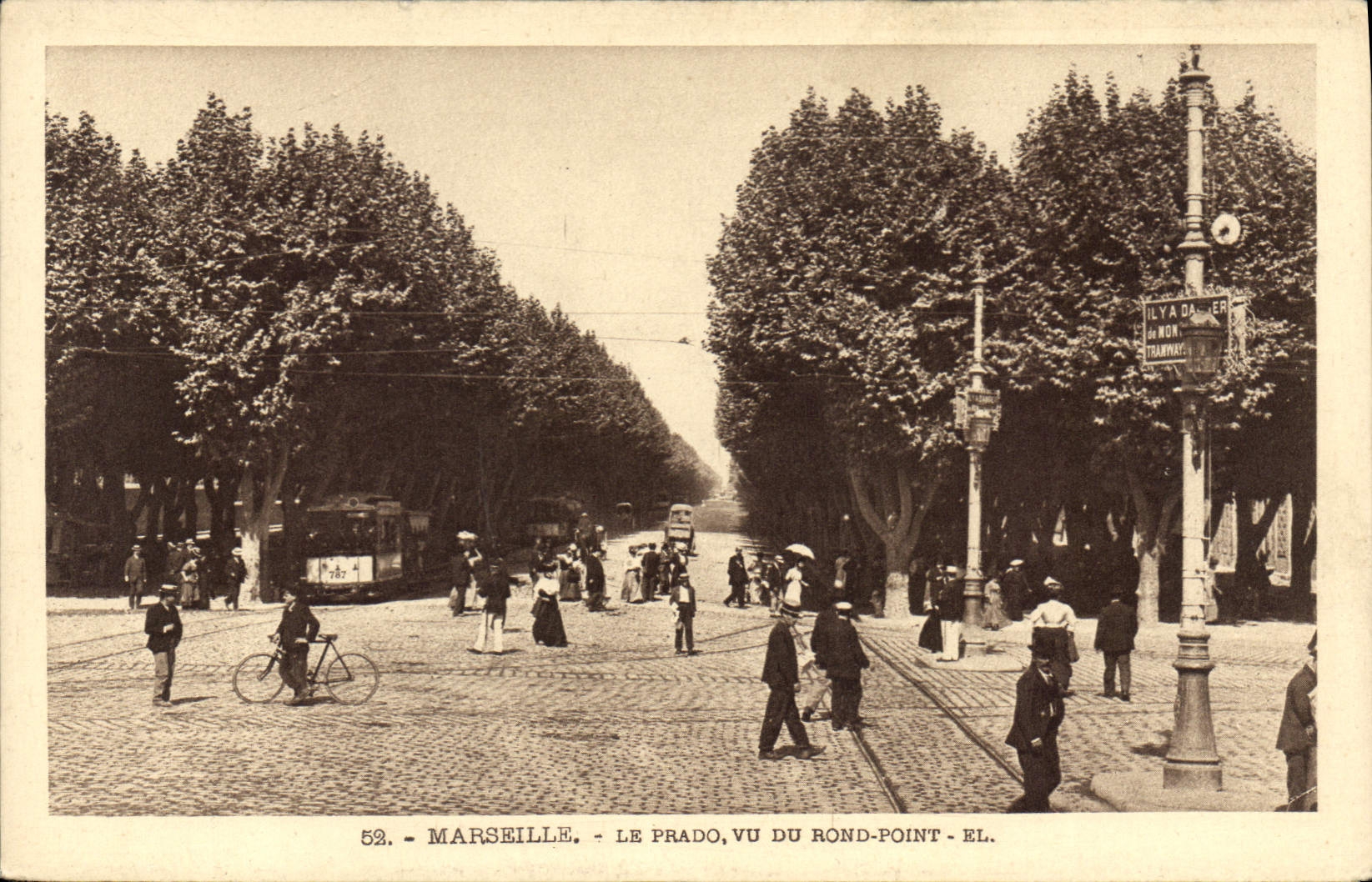 CPA Marseille le Prado vu du Rond Point Tramway