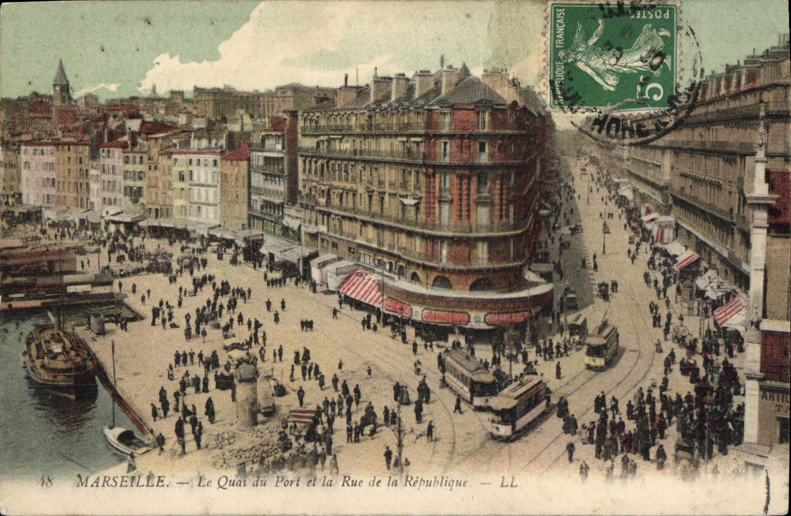 CPA Marseille le Quai du Port et la Rue de la Republique Tramway  