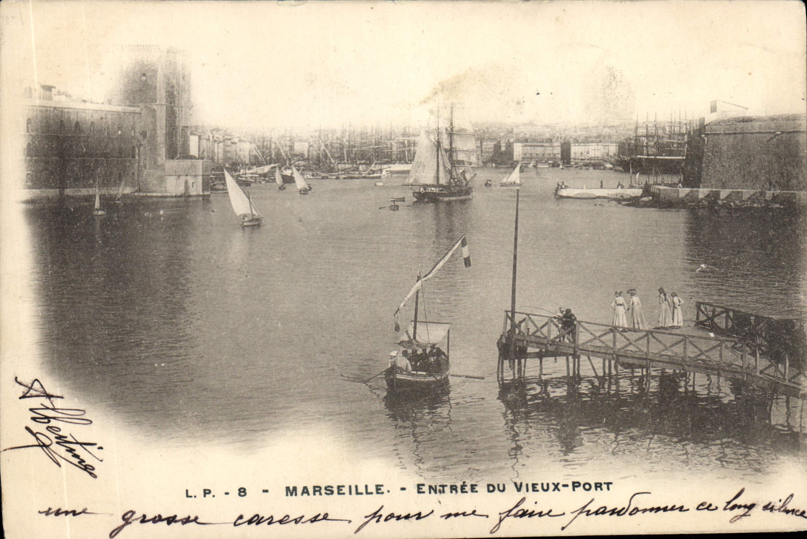 CPA Marseille Entree du Vieux Port Bateaux