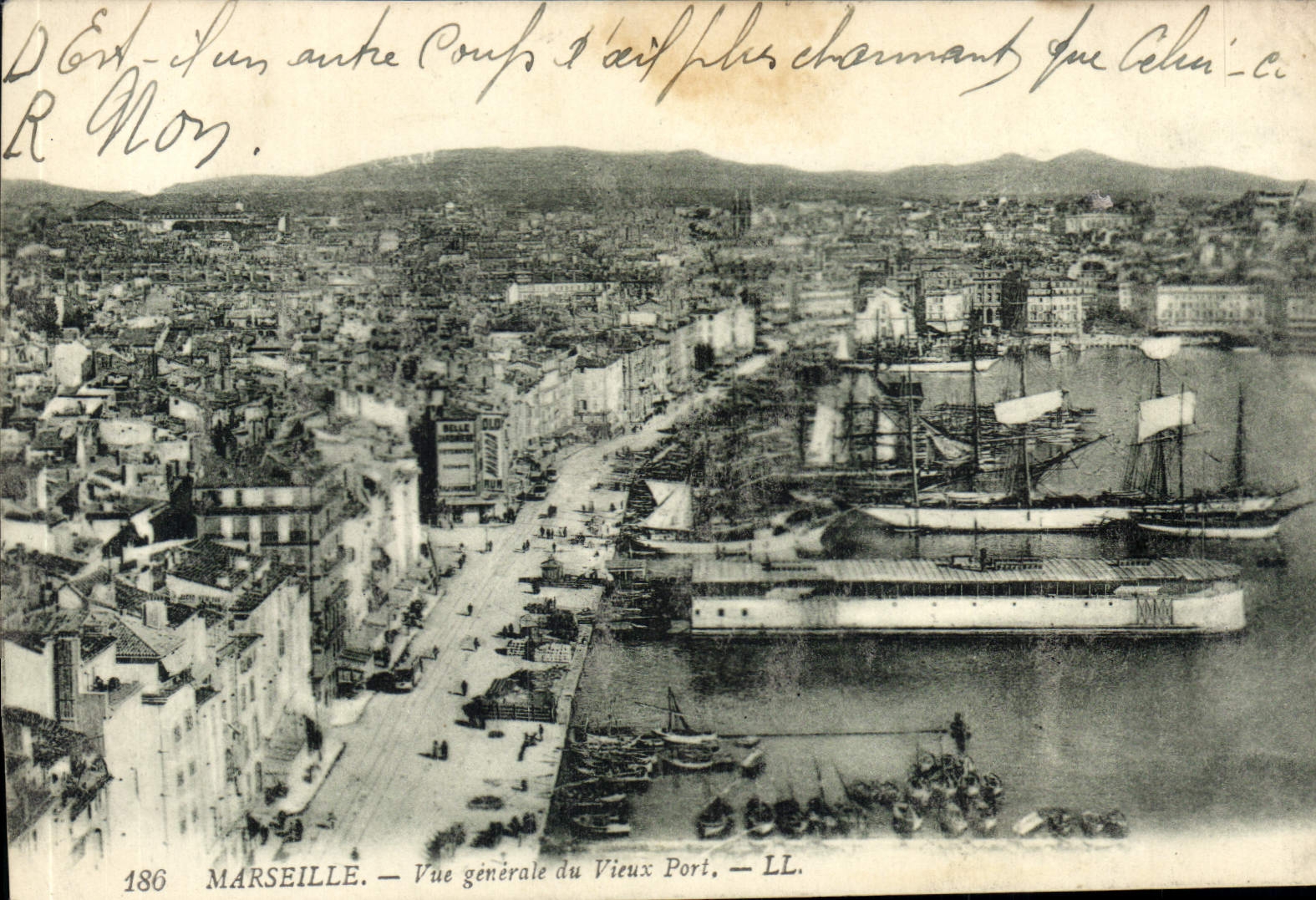 CPA Marseille vue generale du Vieux Port Bateaux