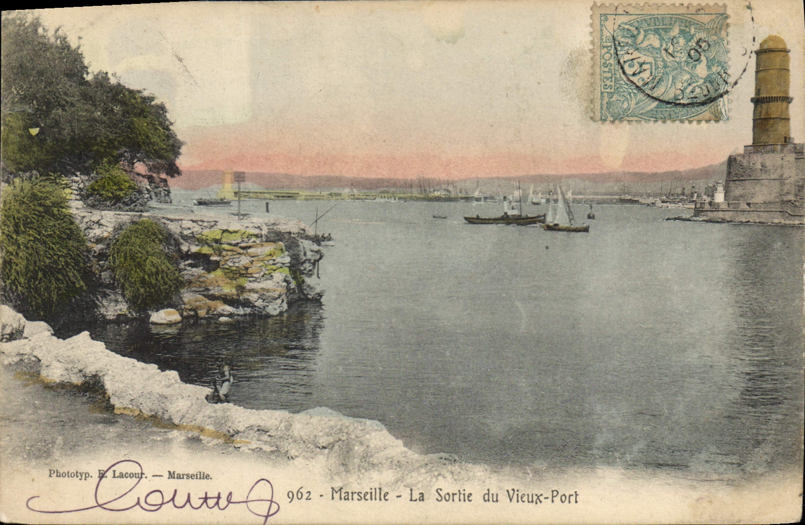 CPA Marseille la sortie du Vieux Port