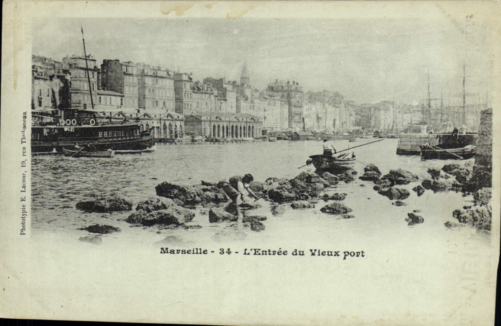 CPA Marseille l'entree du Vieux Port Bateaux