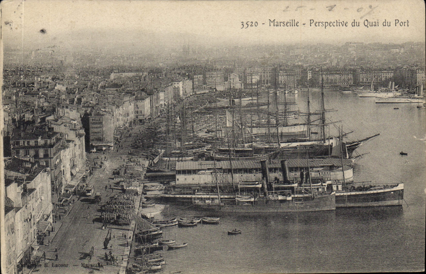 CPA Marseille Perspective du Quai du Port Bateaux