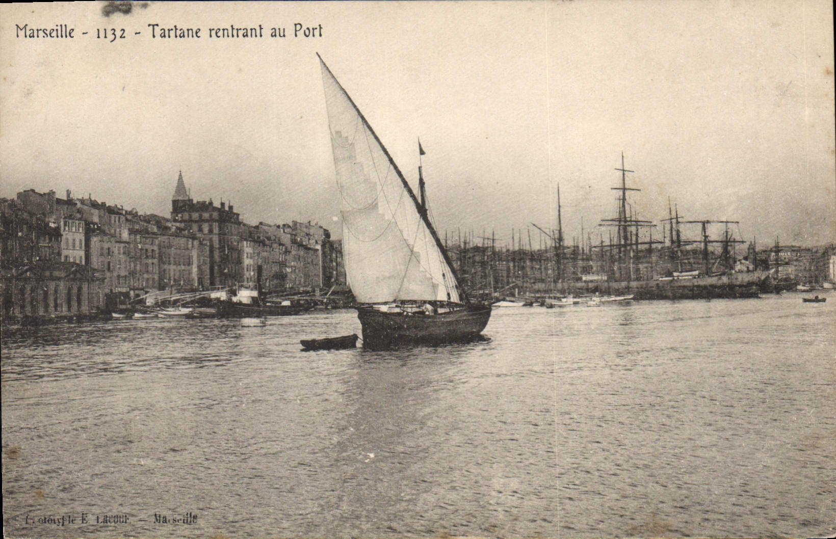 CPA Marseille tartane rentrant au Port Bateaux