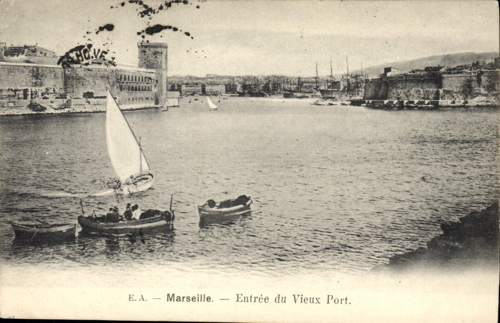 CPA Marseille Entree du Vieux Port Bateaux