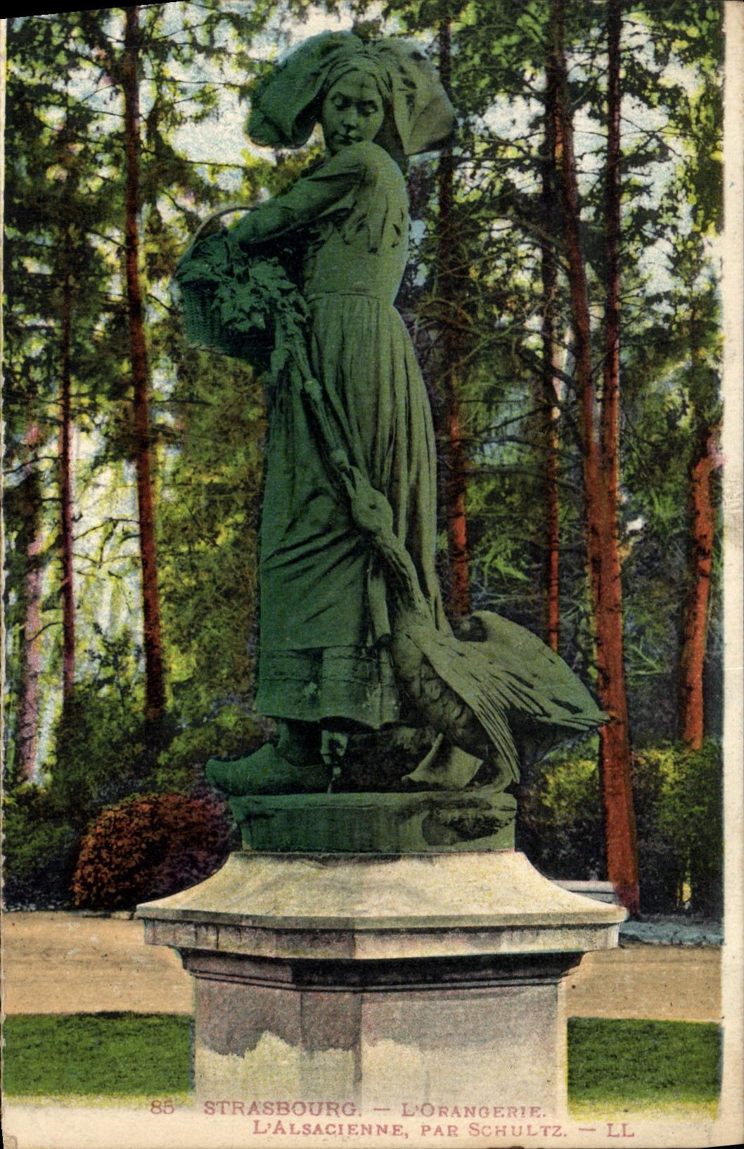 CPA Strasbourg l'Orangerie l'Alsacienne par Schultz 