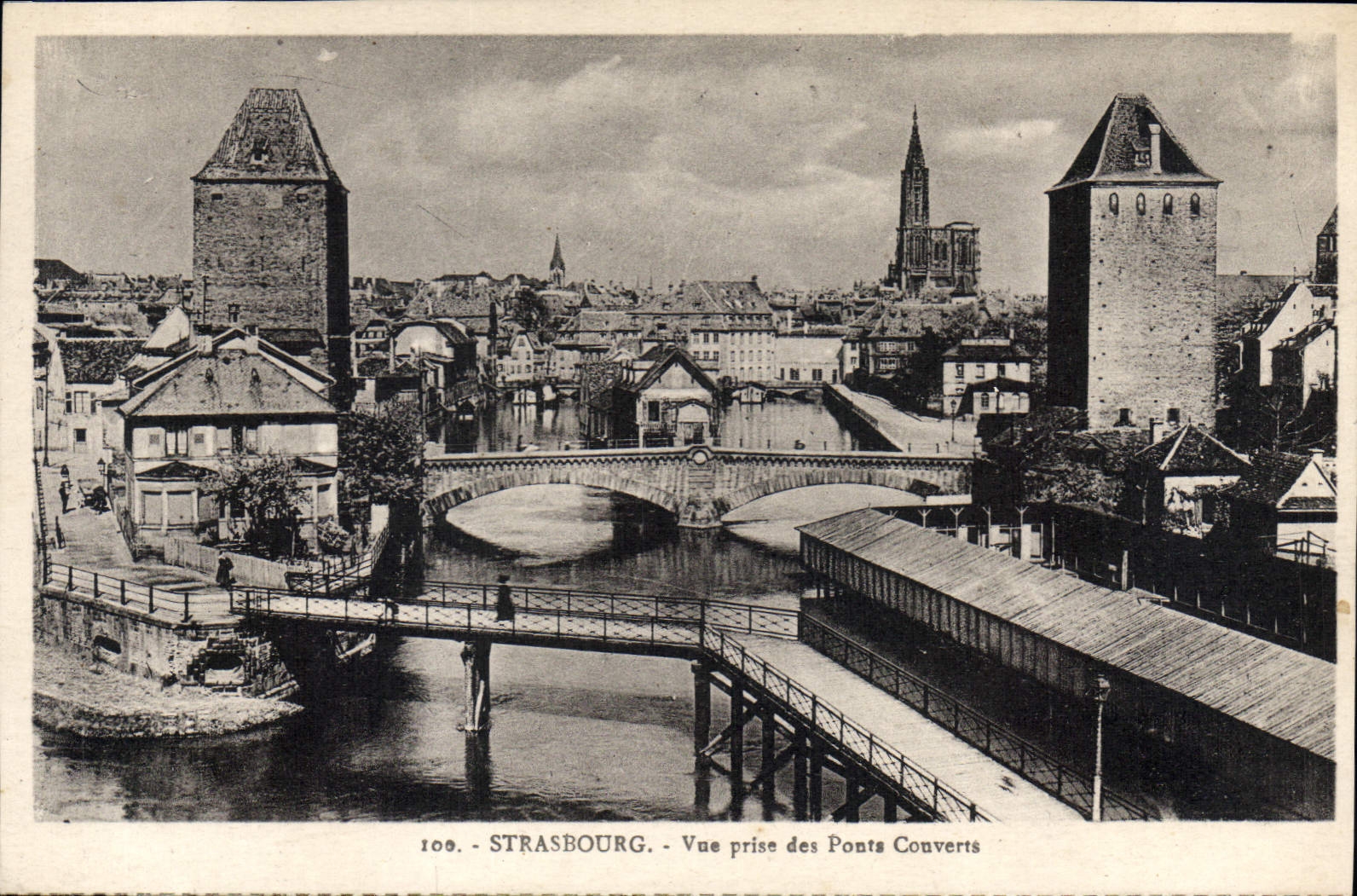 CPA Strasbourg Vue prise des Ponts Couverts 