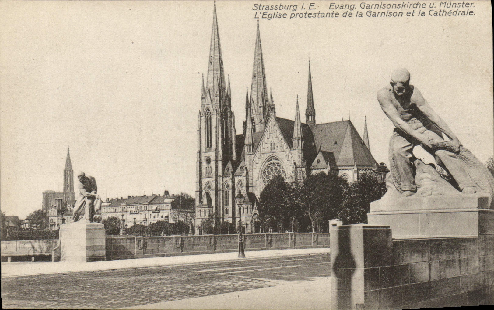 CPA Strassburg l'Eglise Protestante de la Garnison et la cathedrale 
