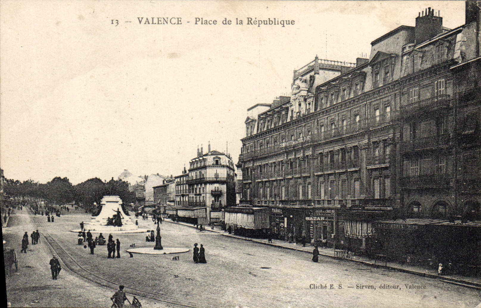 CPA Valence Place de la Republique 
