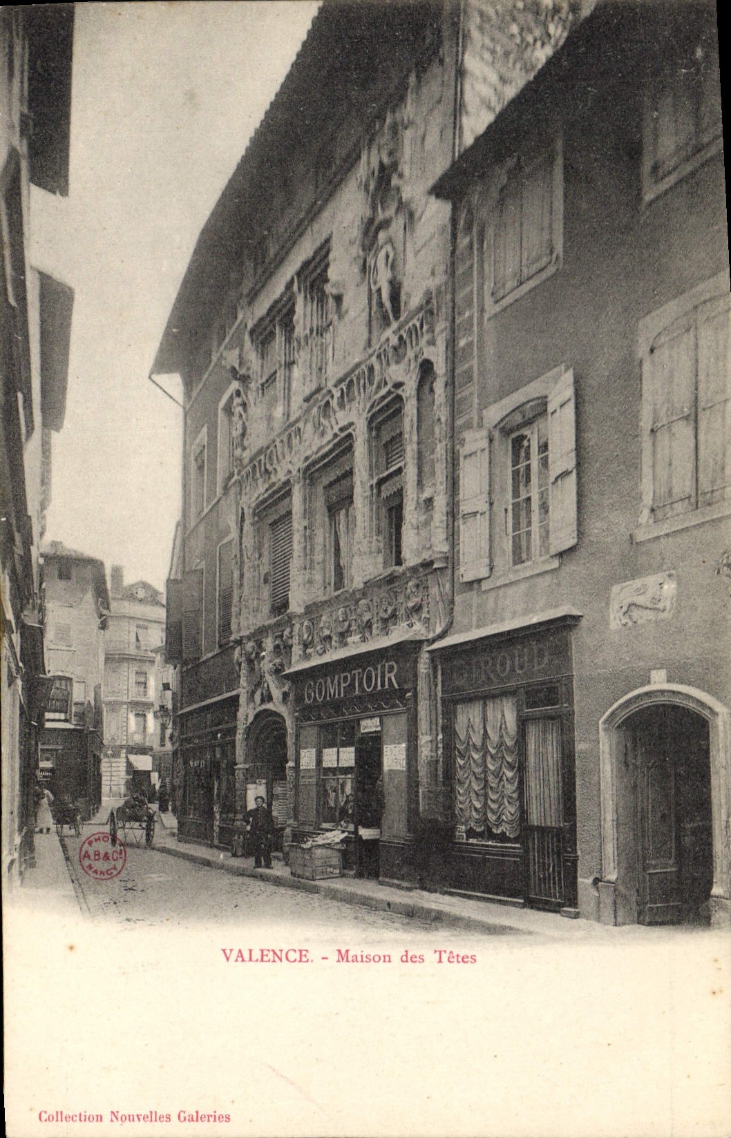 CPA Valence Maison des tetes 