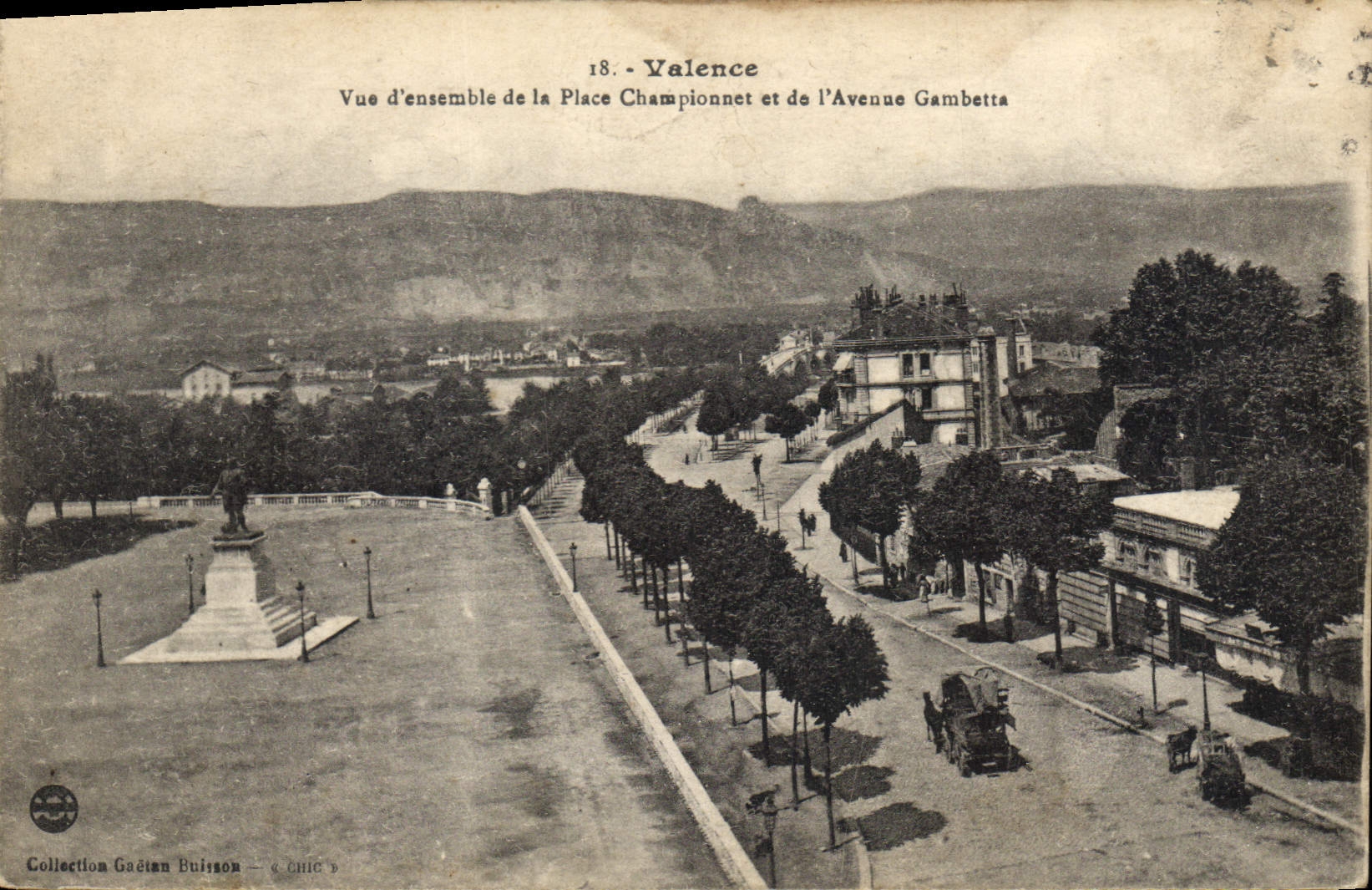 CPA Valence vue d'ensemble de la place Championnet et de l'Avenue Gambetta