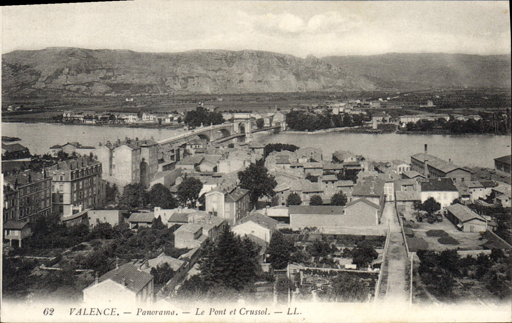 CPA Valence Panorama le Pont et Crussol 
