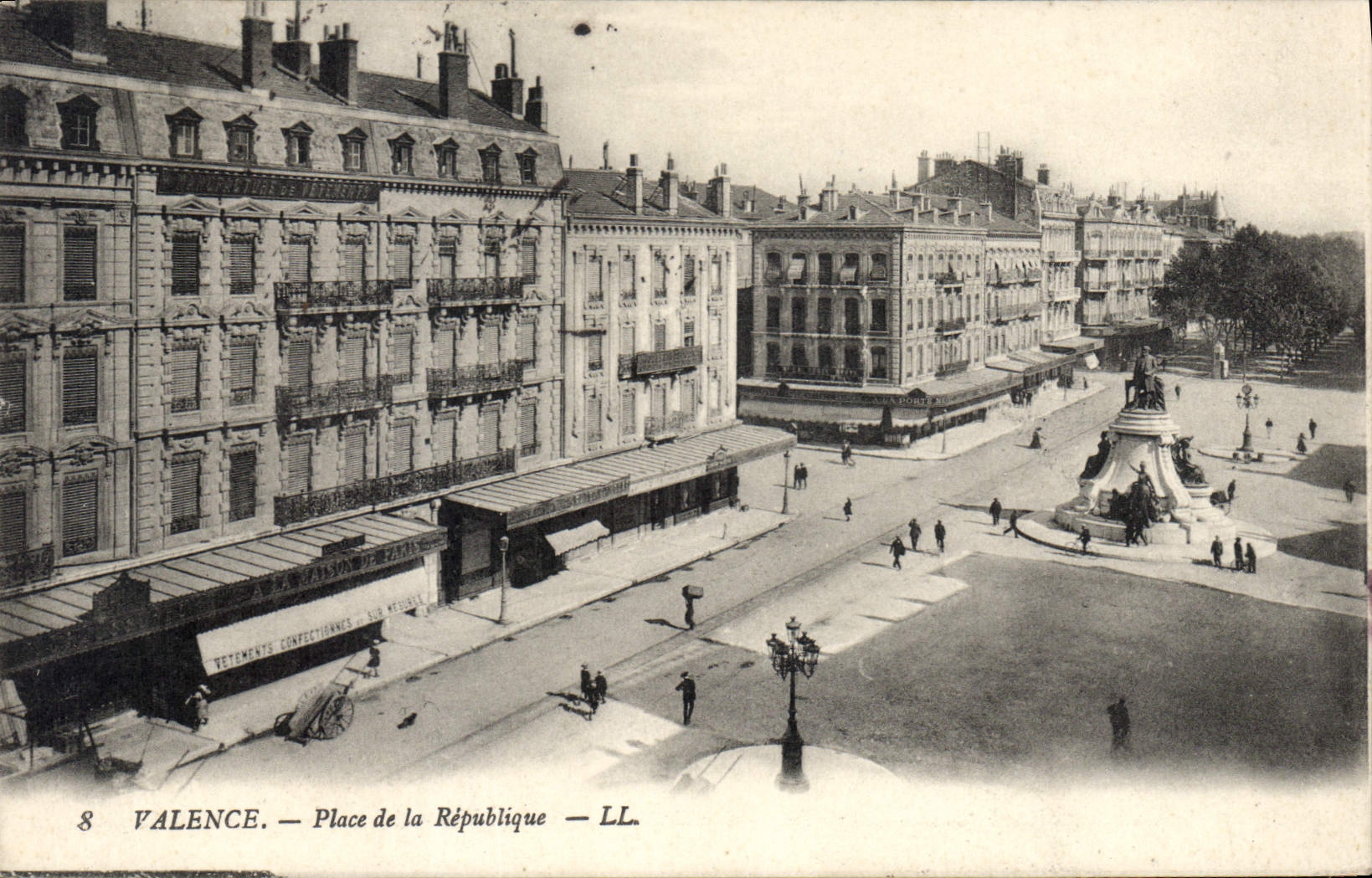 CPA Valence Place de la Republique 