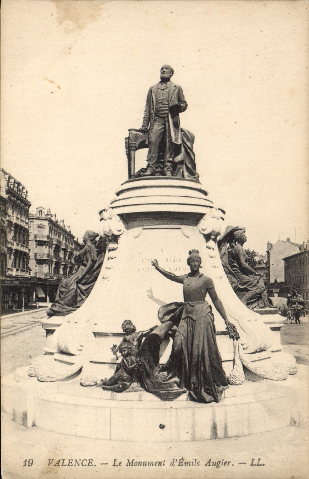 CPA Valence le Monument d'Emile Augier 