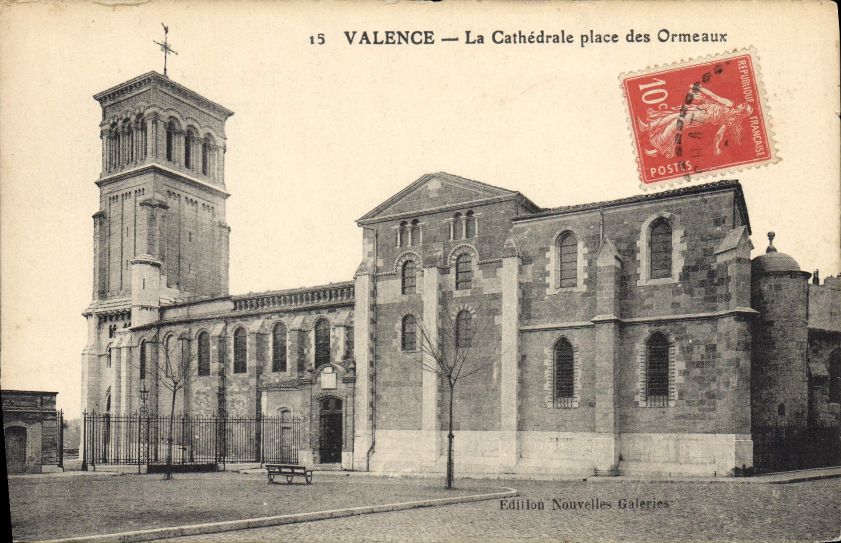 CPA Valence la cathedrale place des Ormeaux 