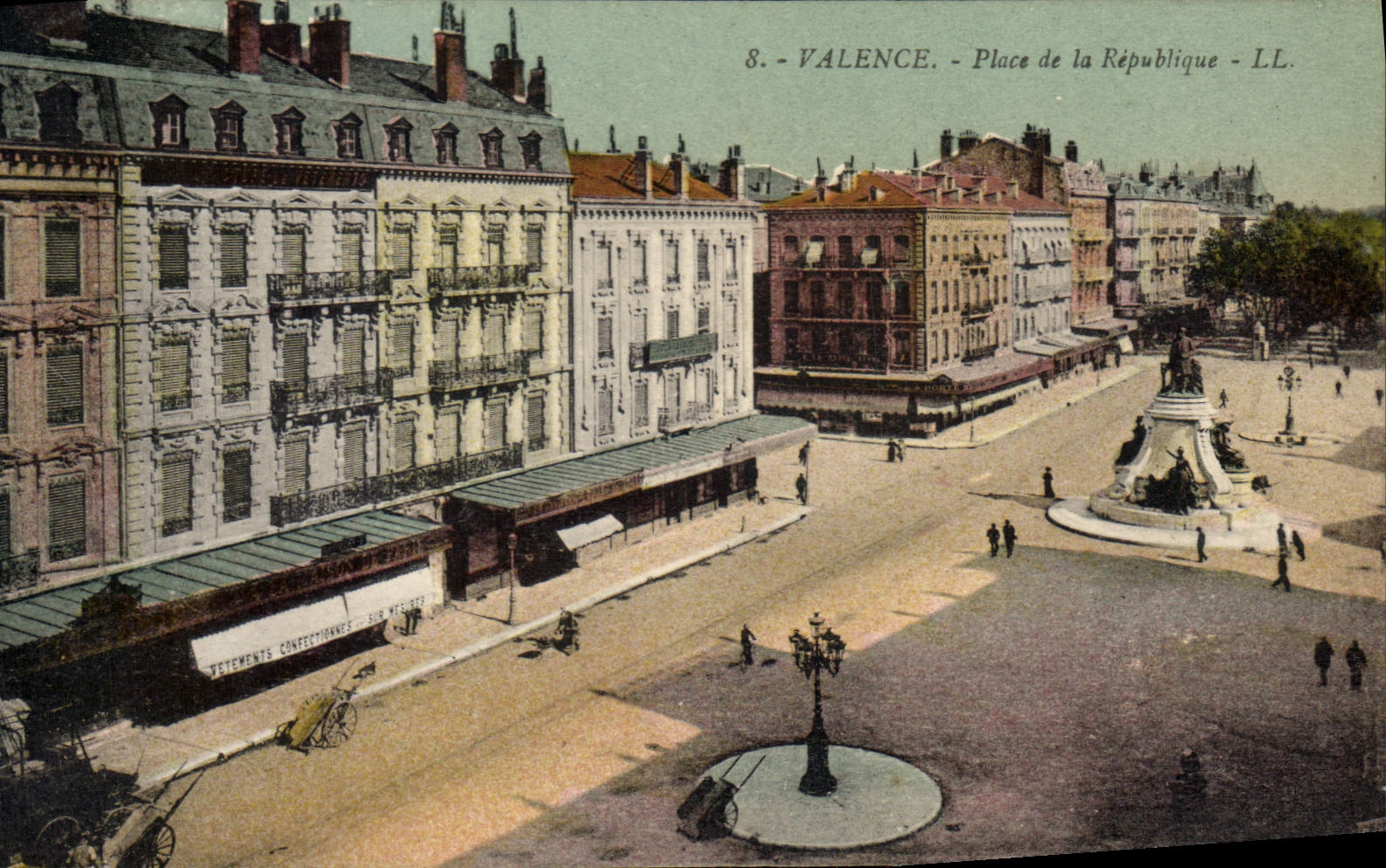 CPA Valence place de la Republique 
