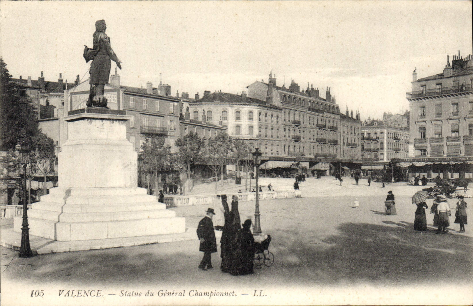 CPA Valence Statue du General Championnet 