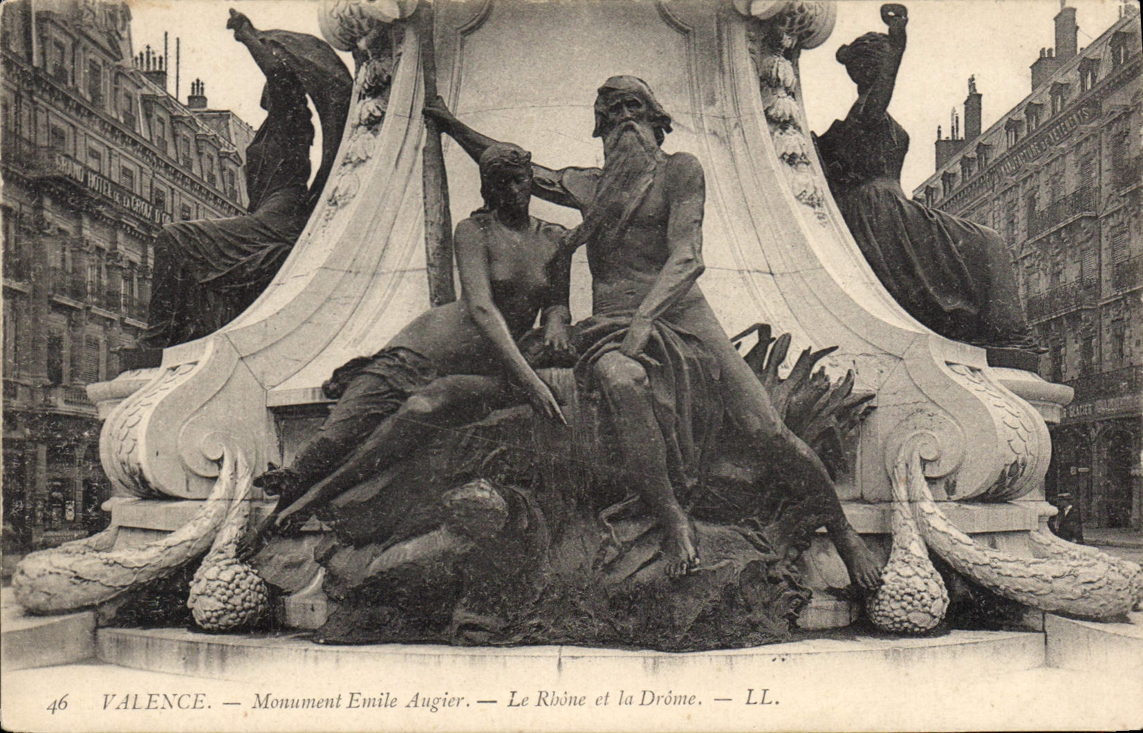 CPA Valence Monument Emile Augier Le Rhone et la Drome 