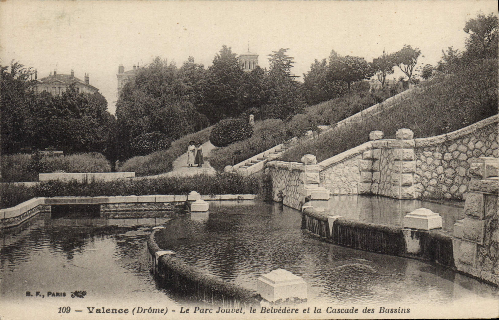CPA Valence Drome Le Parc Jouvet le Belvedere et la Cascade des Bassins 