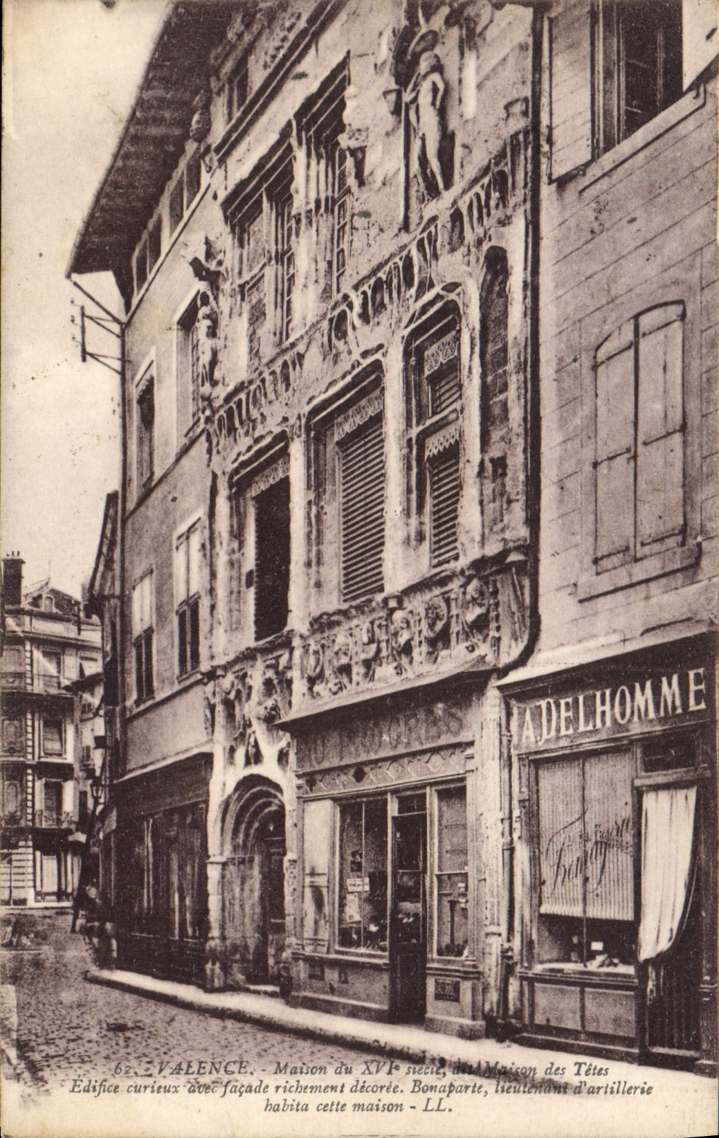 CPA Valence Maison du XVI siecle dite Maison des Tetes 