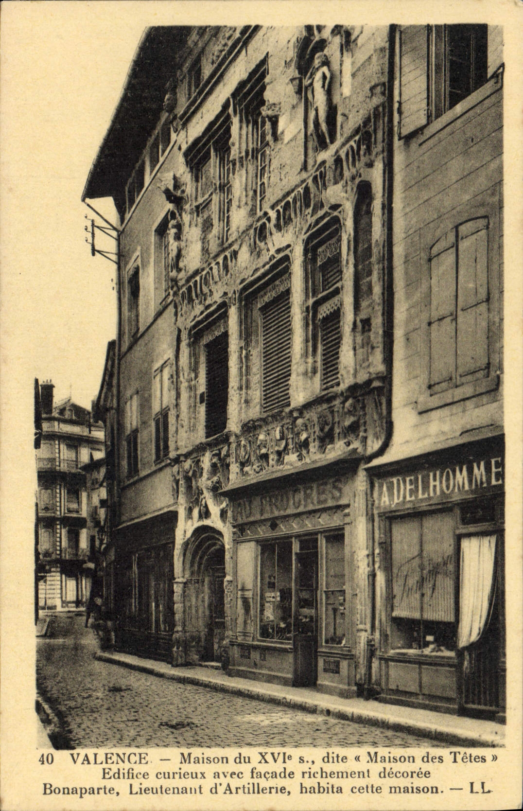 CPA Valence Maison du XVI siecle dite Maison des Tetes