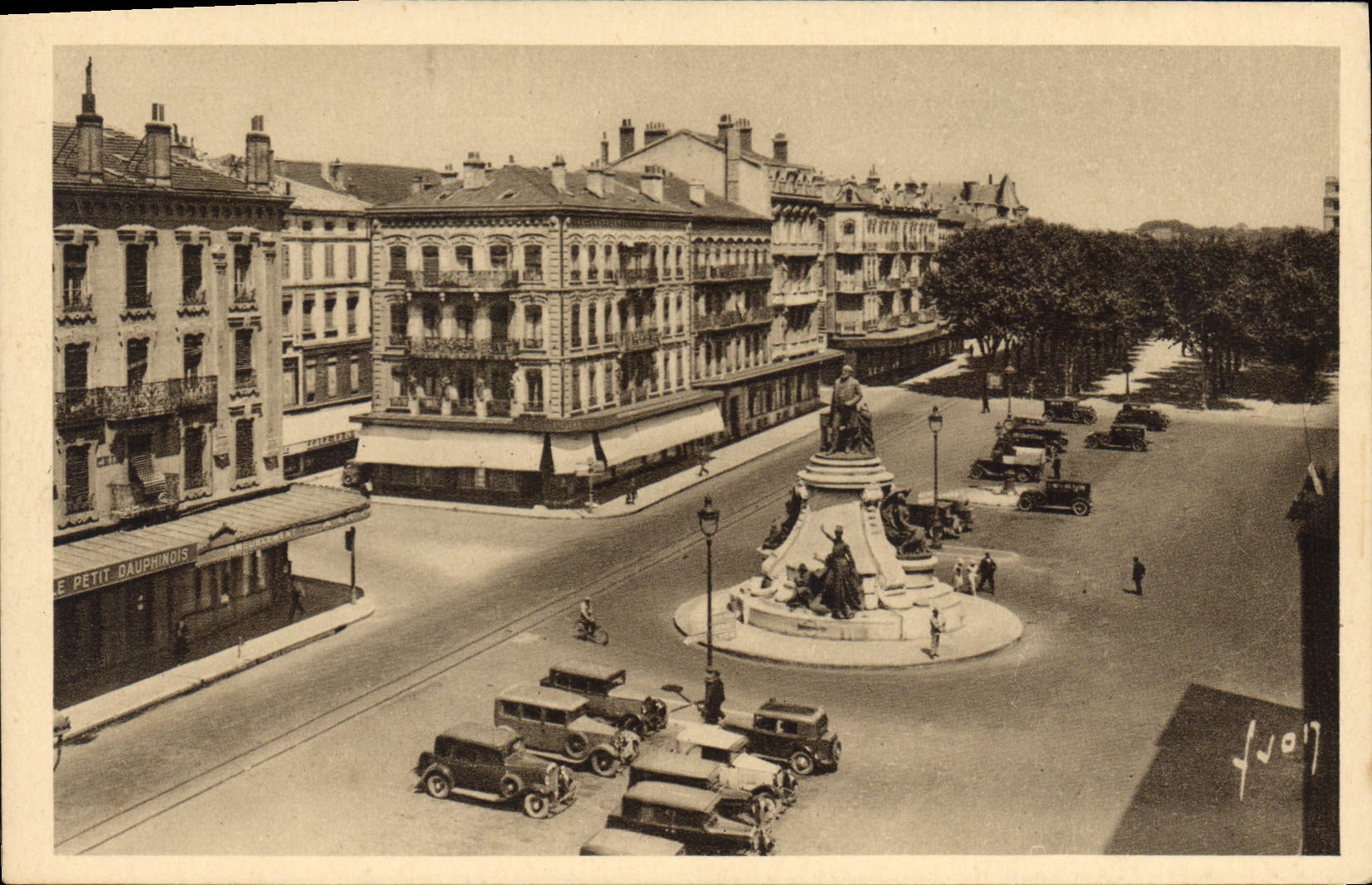 CPA Valence Drome Place de la Republique 