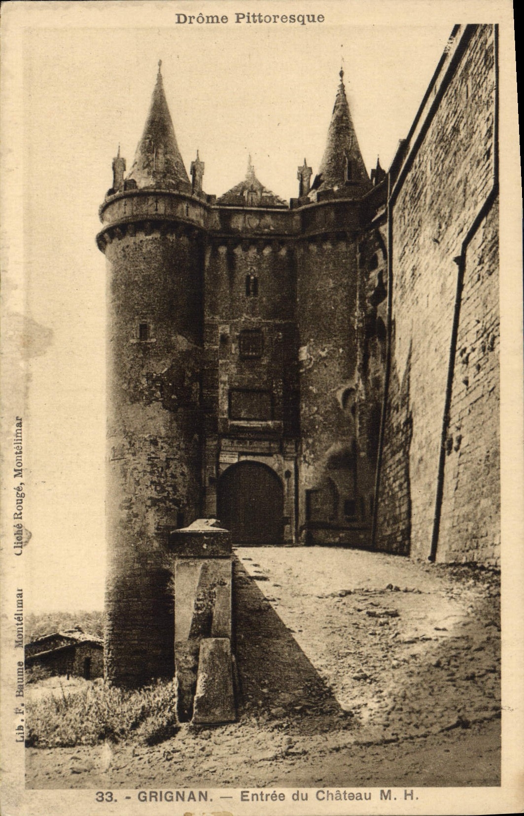 CPA Drome Pittoresque Grignan Entree du Chateau 
