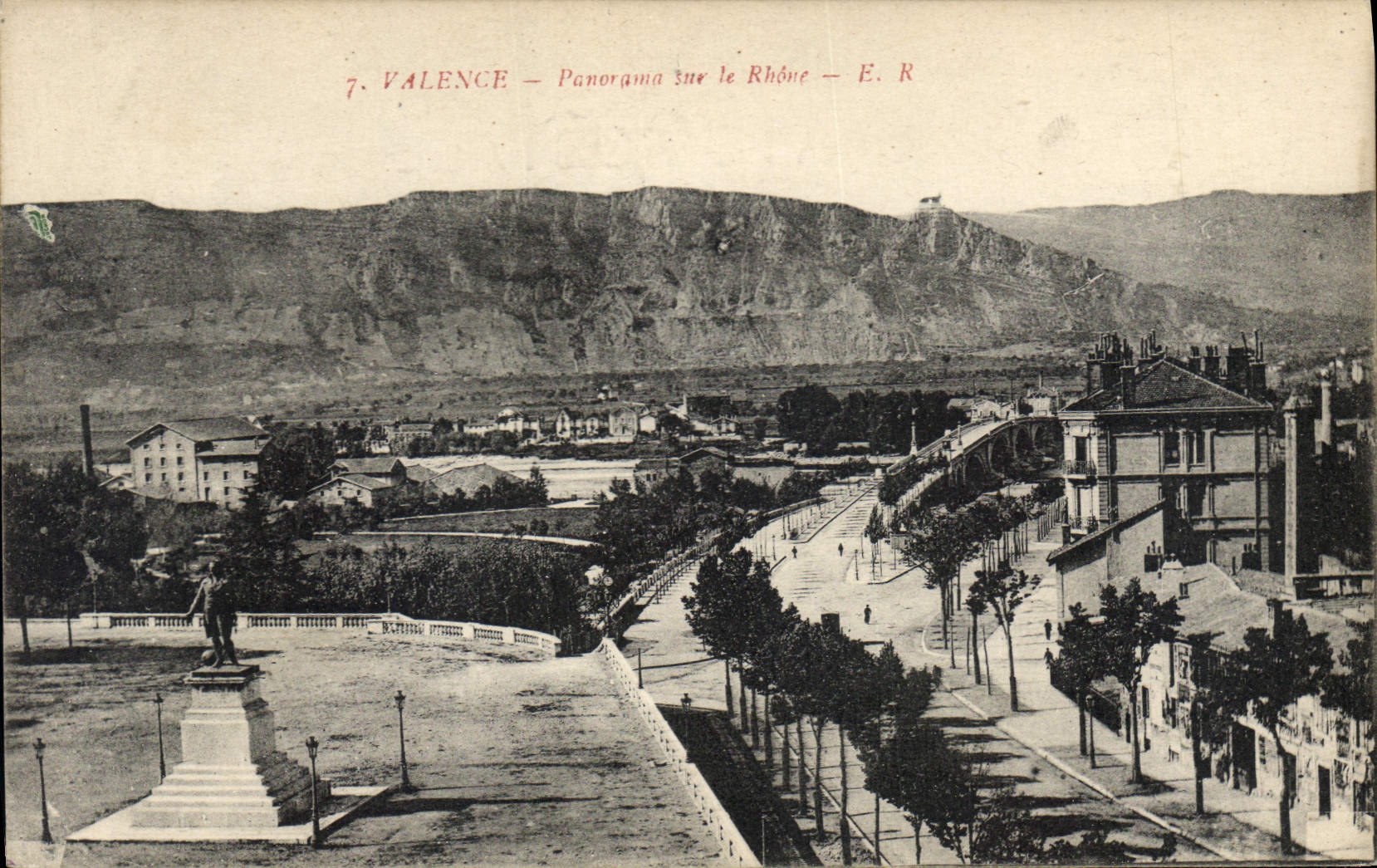 CPA Valence Panorama sur le Rhone 