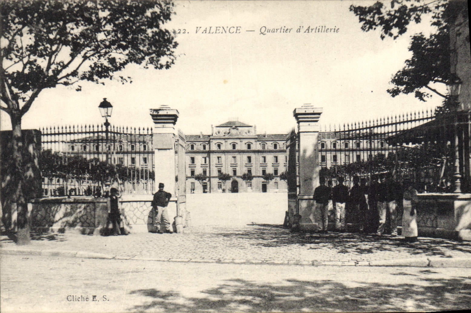CPA Valence Quartier d'Artillerie Militaria