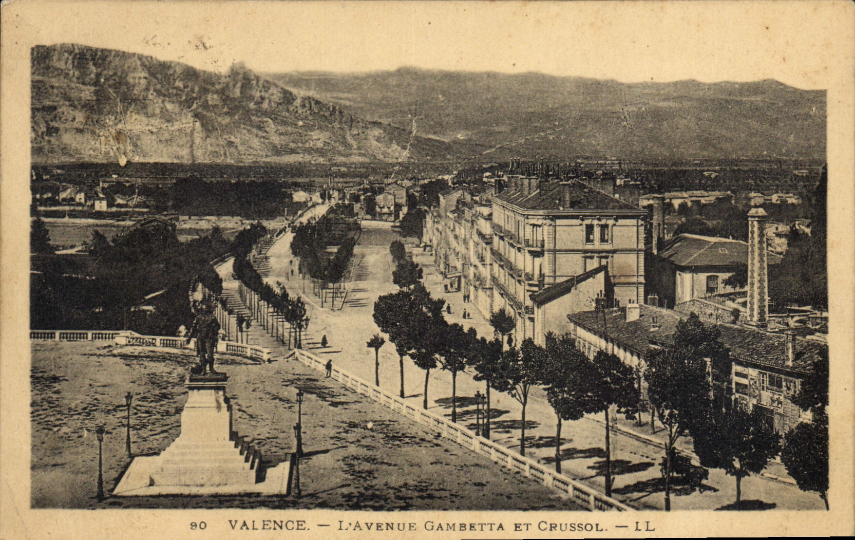 CPA Valence l'Avenue gambetta et Crussol 
