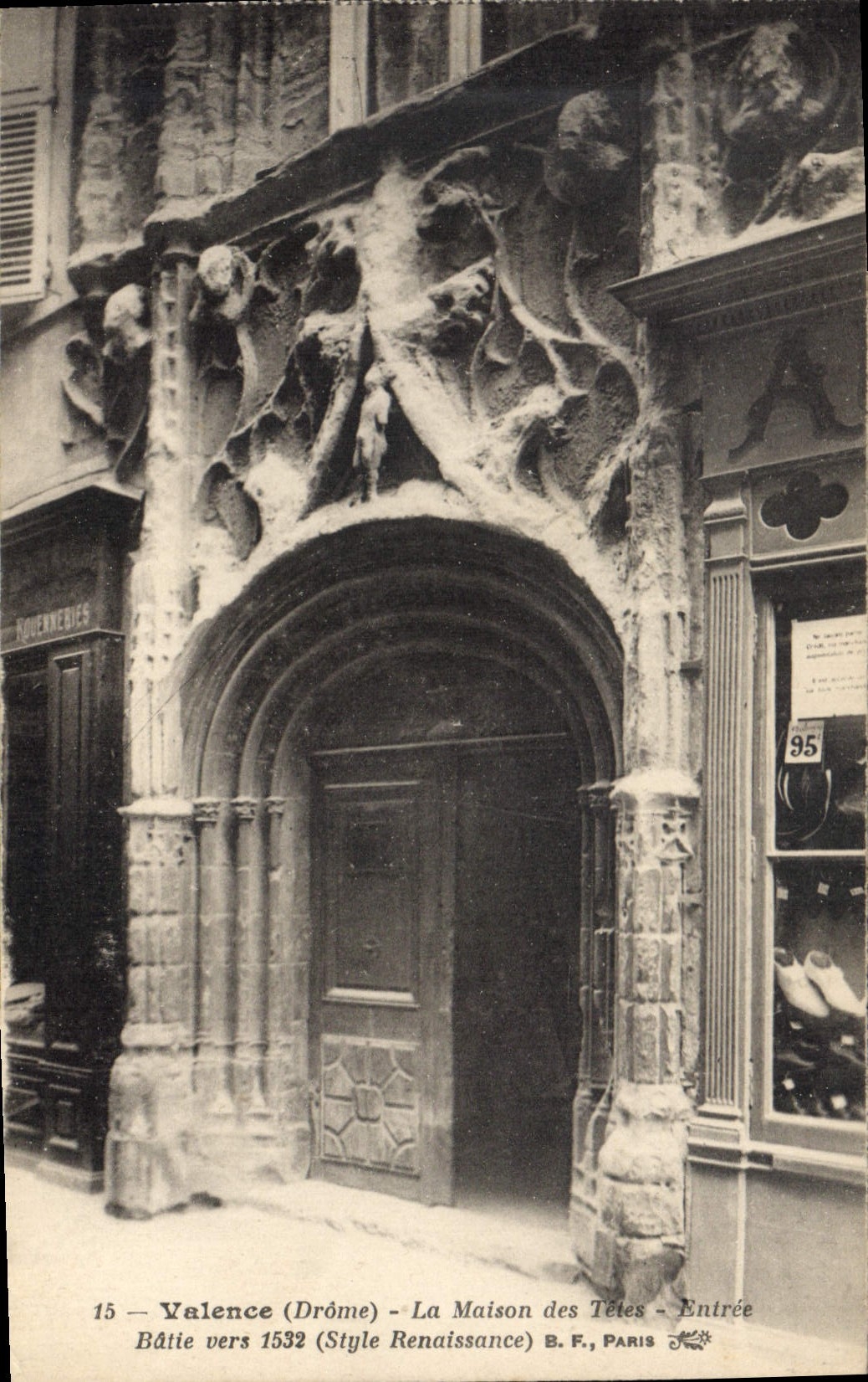 CPA Valence Drome la maison des Tetes entree Batie vers 1532 style Renaissance 