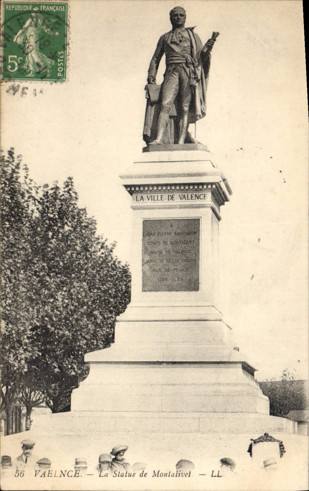 CPA Valence la statue de Montalivet 