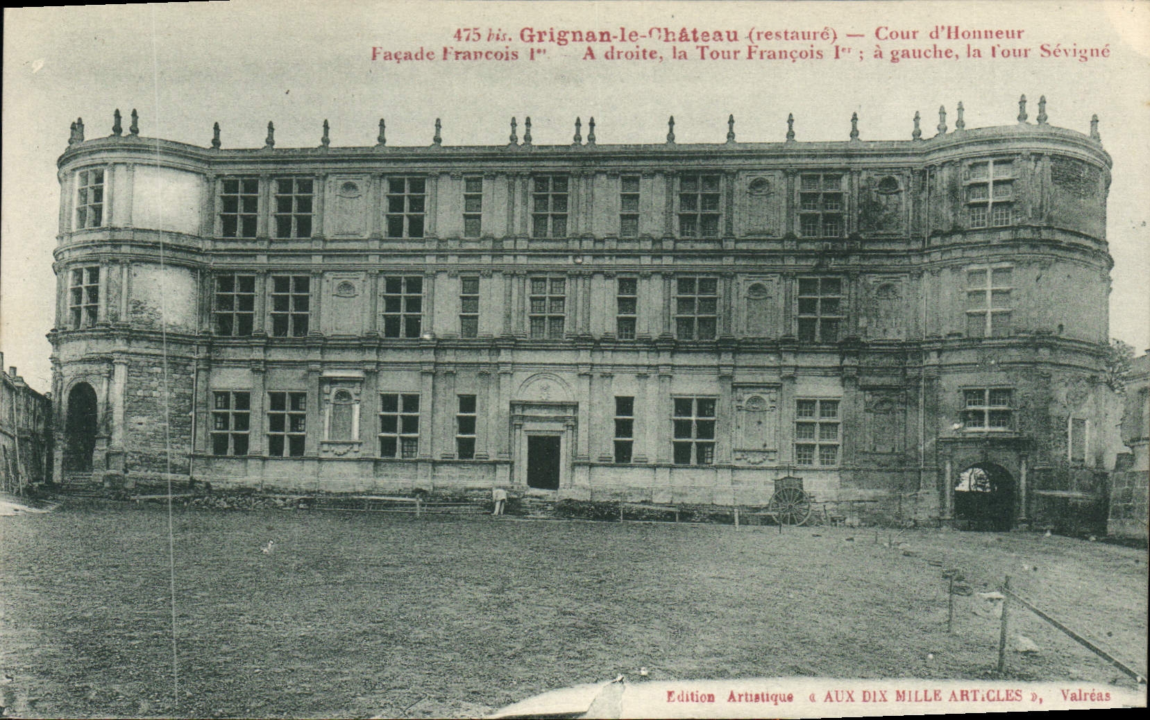 CPA Grignan le chateau restaure cour d'honneur facade Francois I a droit la Tour Francois I a gauche