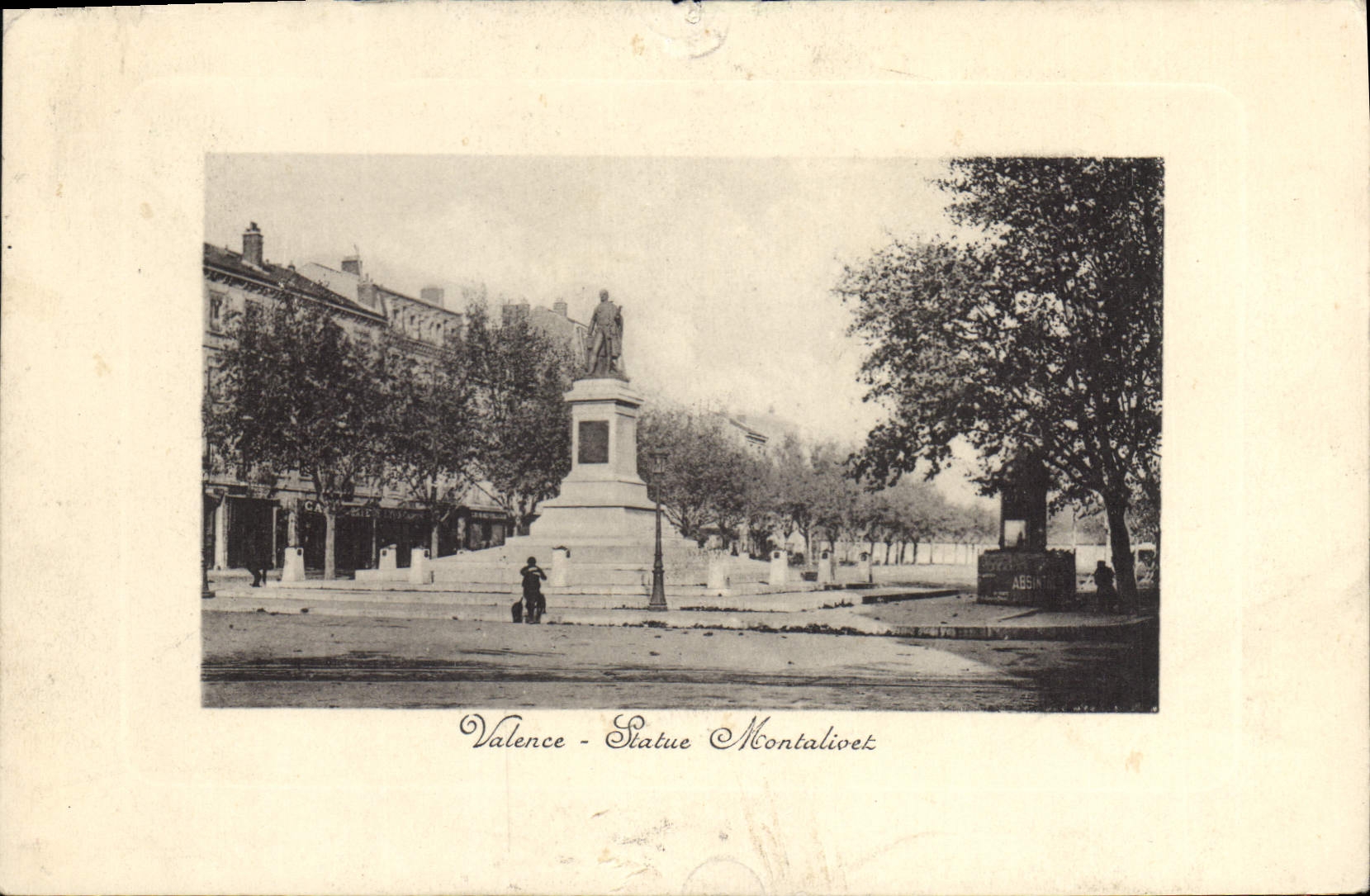 CPA Valence Statue Montalivet