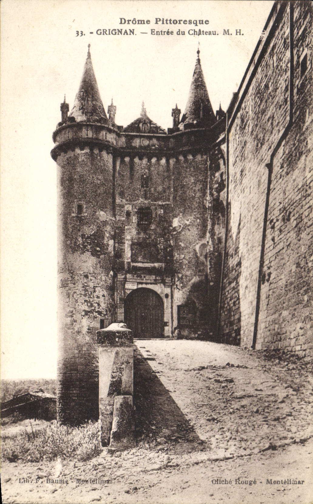 CPA Drome Pittoresque Grignan Entree de Chateau