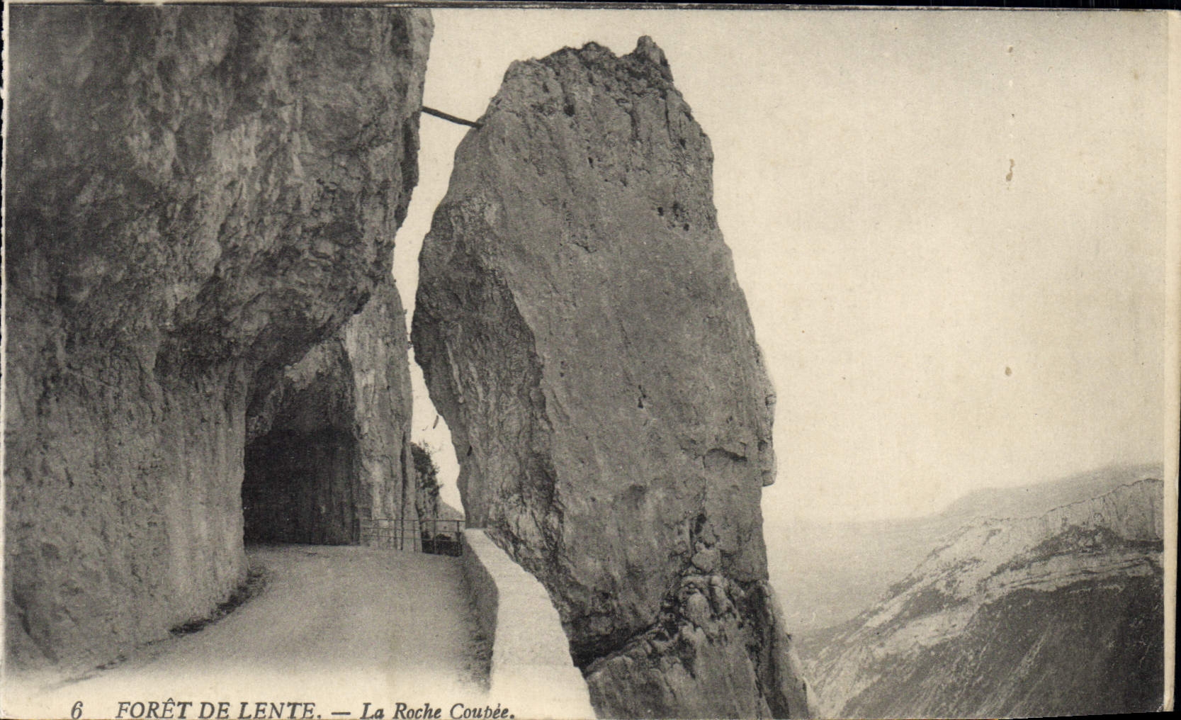 CPA forget de lente la roche coupee