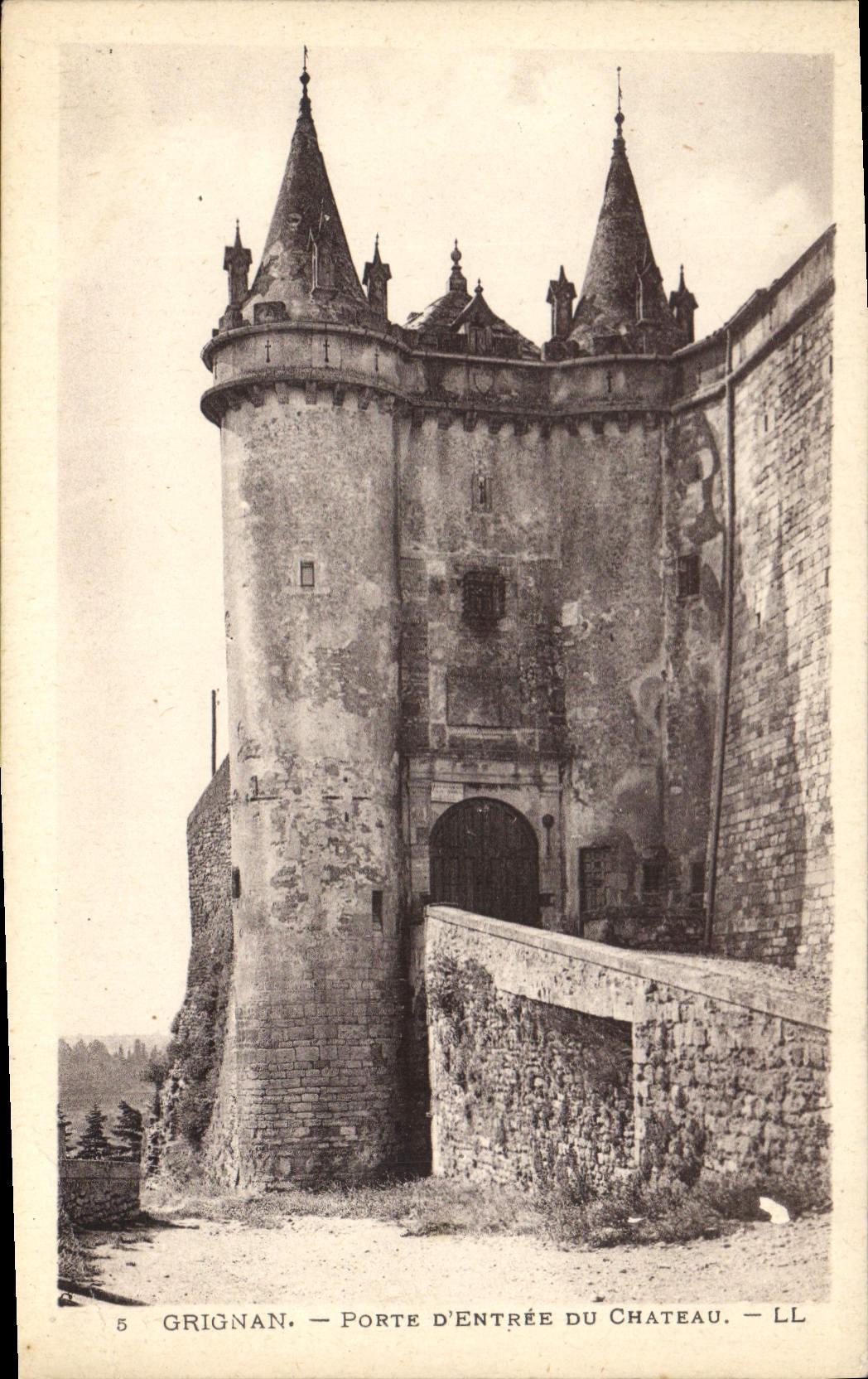 CPA grignan porte dentree du chateau ll