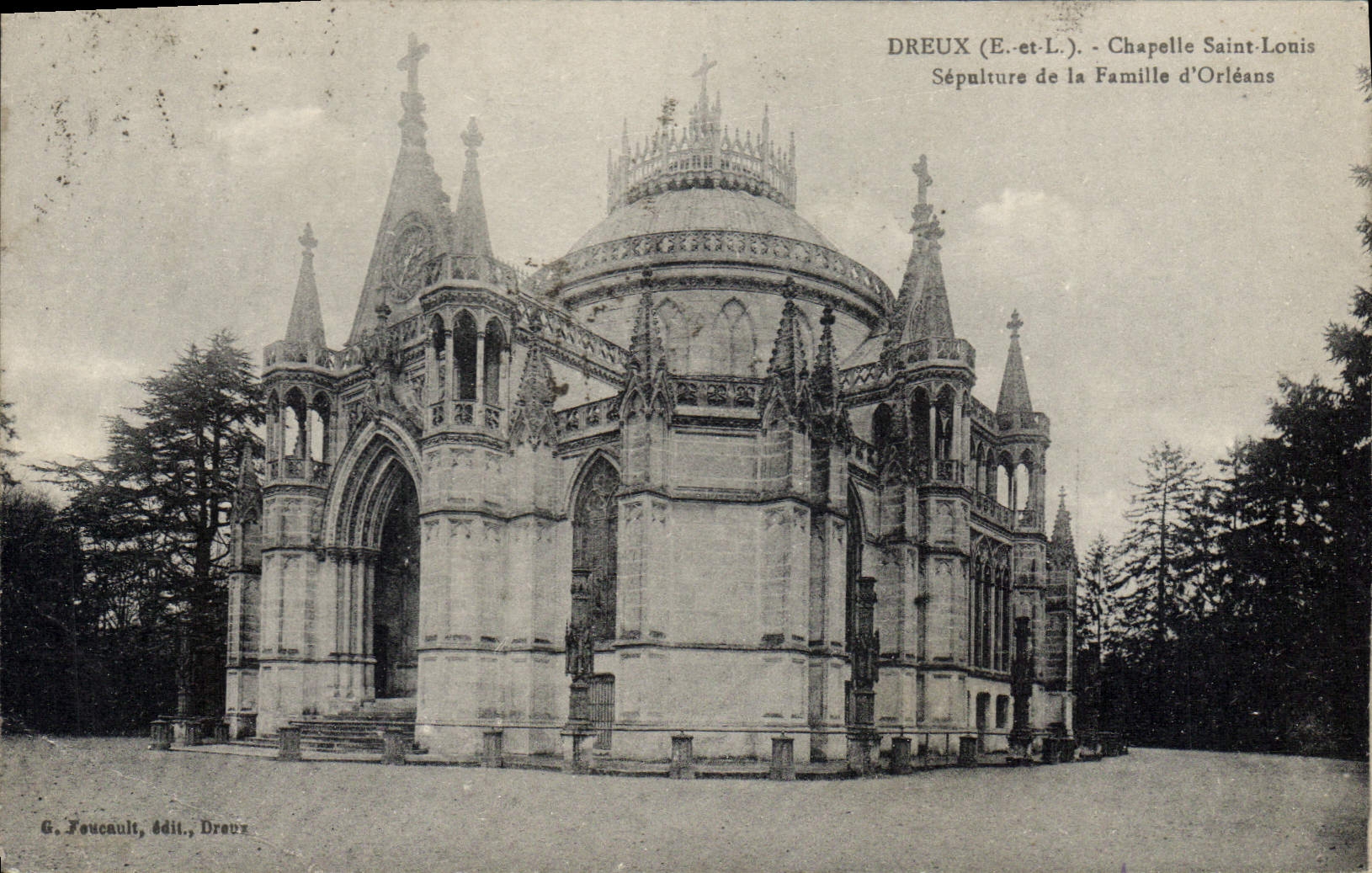 CPA Dreux chapelle saint louis seppalture de la famille d'orleans