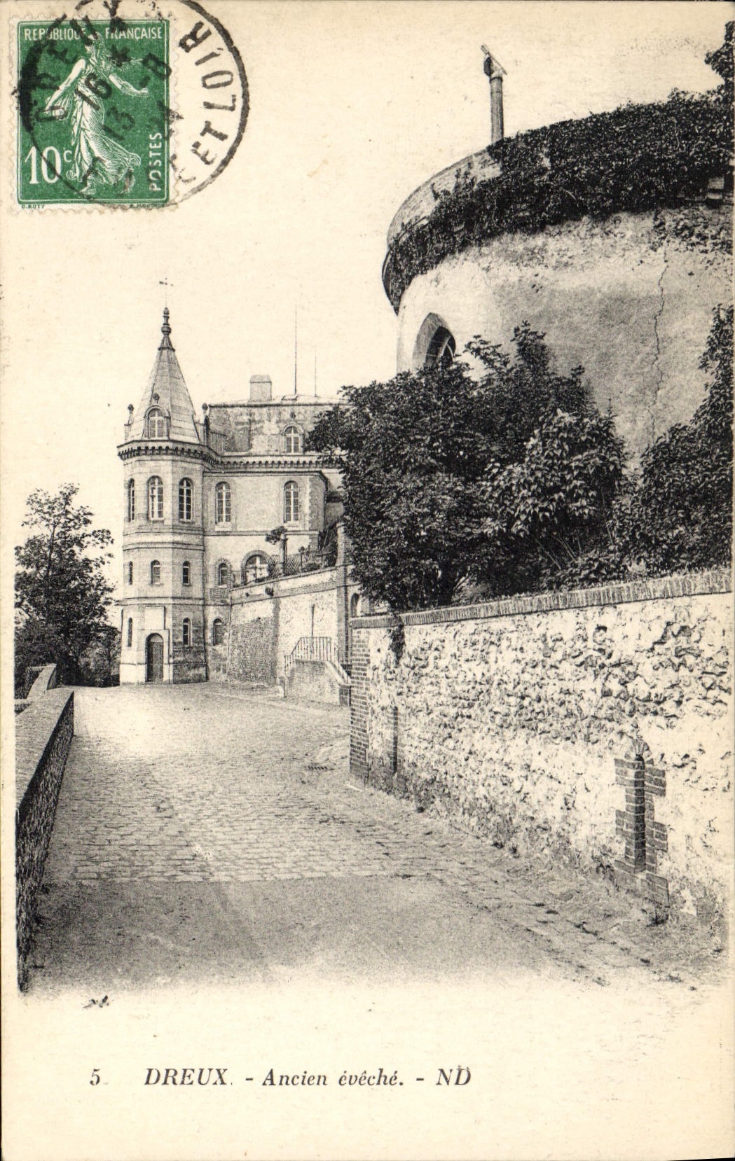 CPA Dreux ancien eveche nd