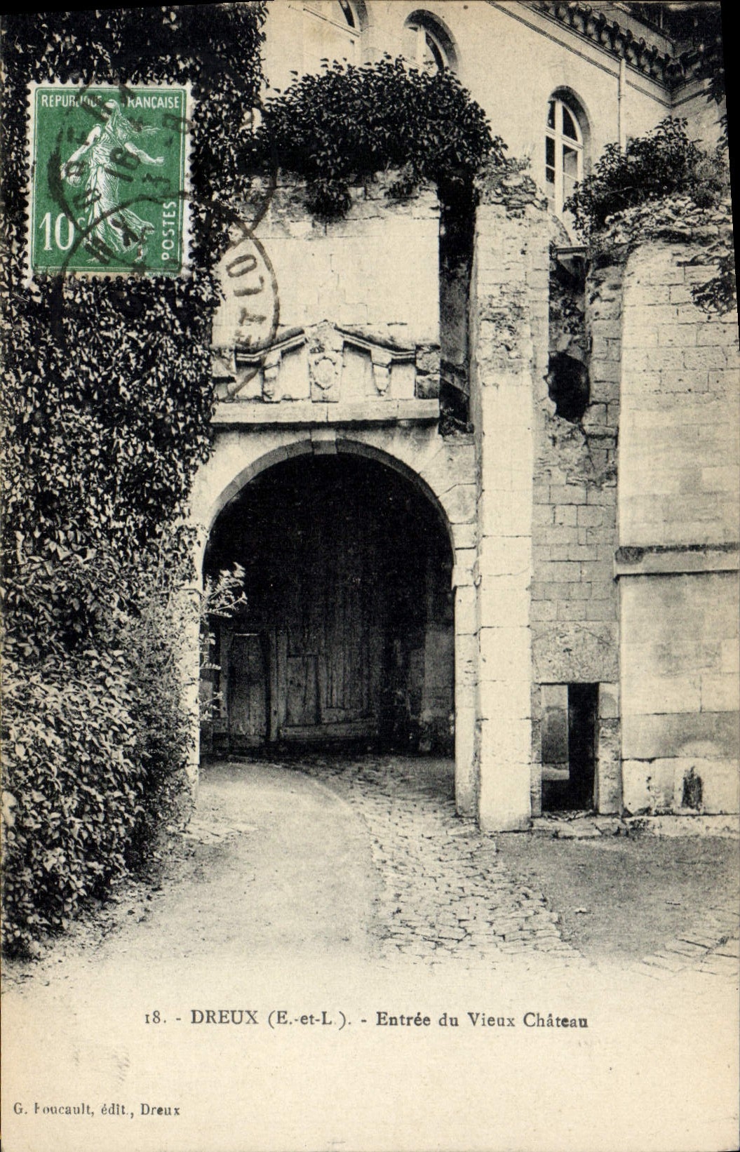 CPA Dreux entree du vieux chateau