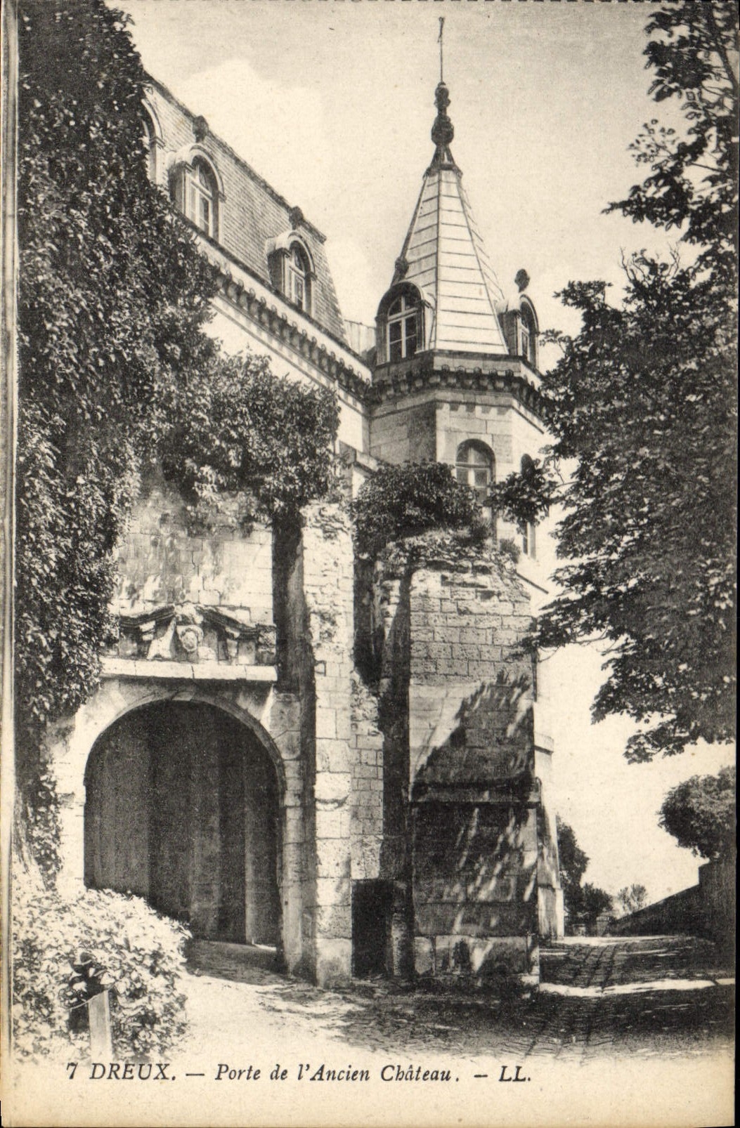 CPA dreux porte de l'ancien chateau ll