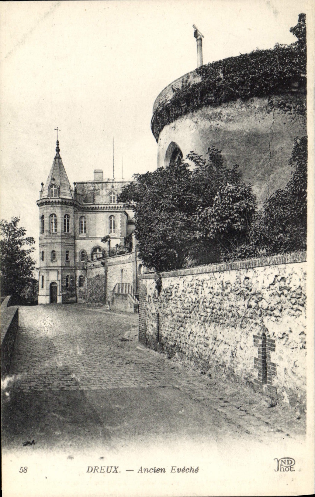 CPA Dreux ancien eveche