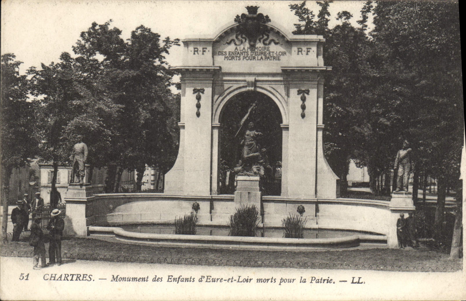 CPA Chartres Monument de Enfants d'Eure et Loir morts pour la Patrie