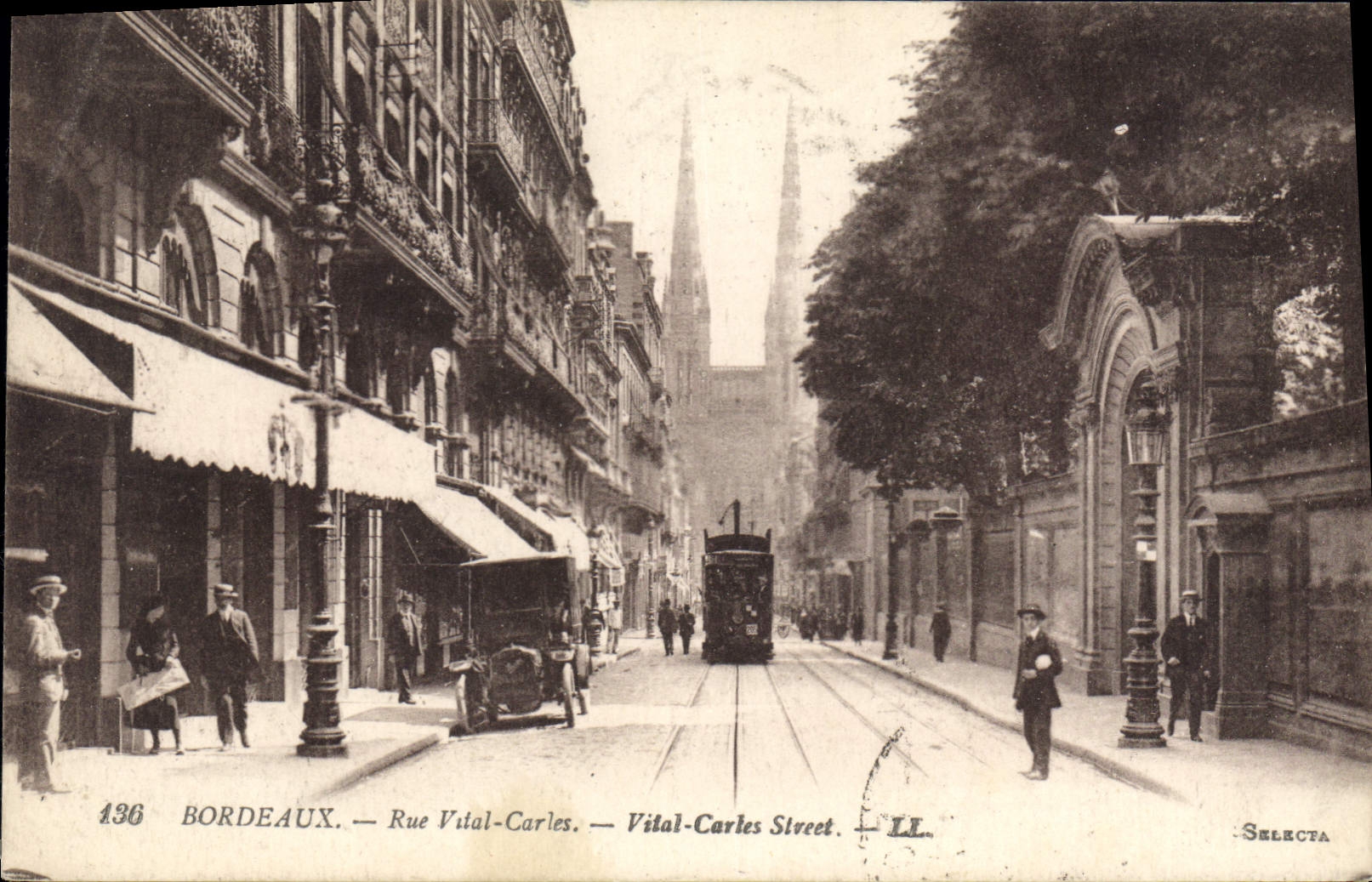 CPA Bordeaux Rue Vital Carles Automobile Tramway