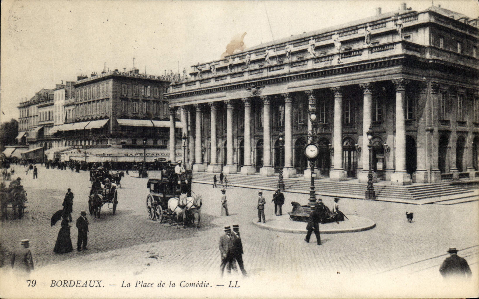 CPA Bordeaux La Place de la Comedie