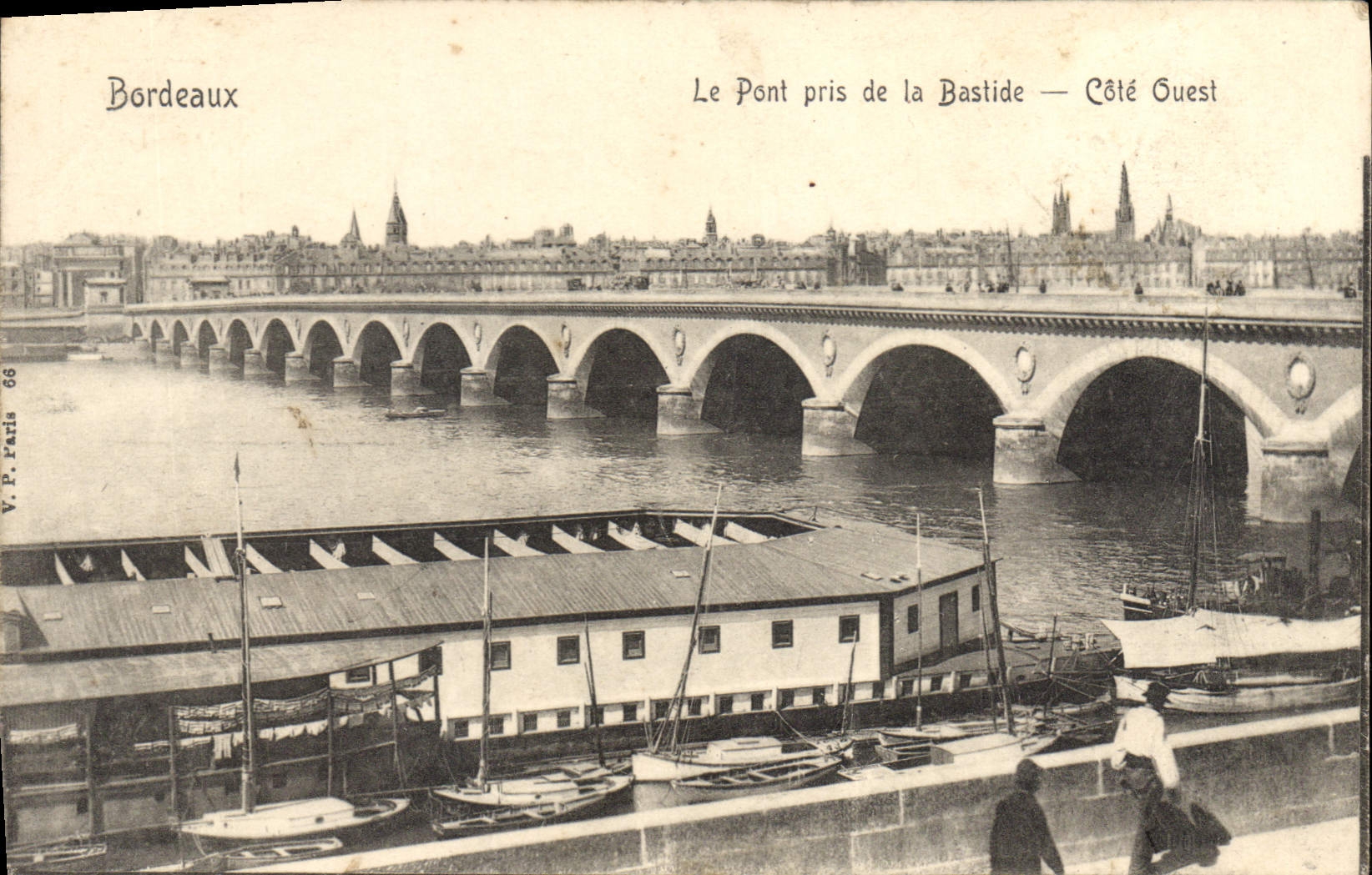 CPA Bordeaux Le Pont pris de la Bastide Cote ouest  Bateau